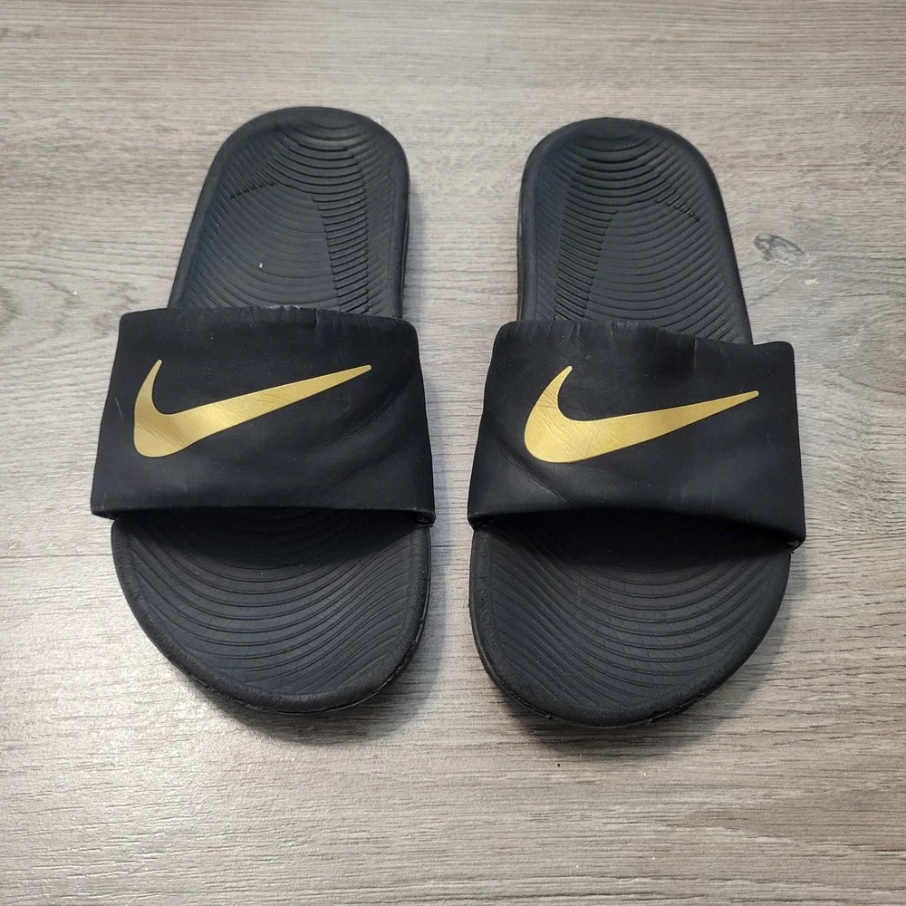Nike Kawa Kids Slides Black Metallic Gold Athletic Sandals Size 2 Youth 2Y Pool